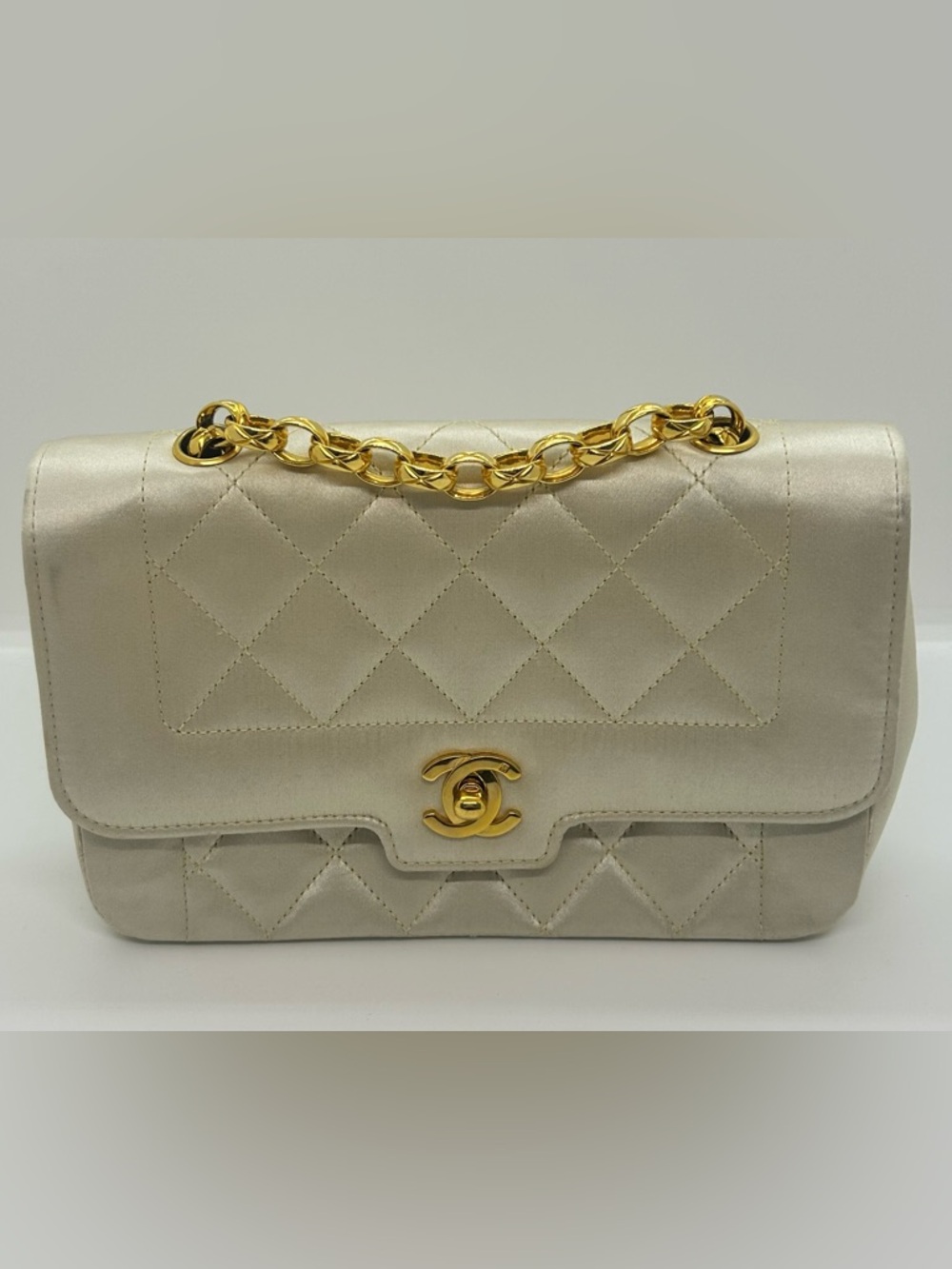 CHANEL Vintage Mini Diana Satin Flap Bag - Picture 5 of 15